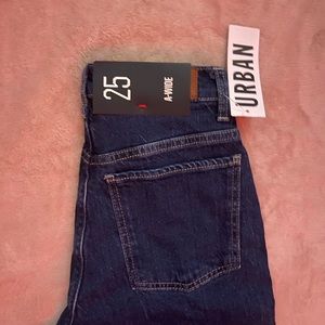 BRAND NEW WITH TAGS URBAN OUTFITTERS DENIM FLARE JEANS SIZE 25